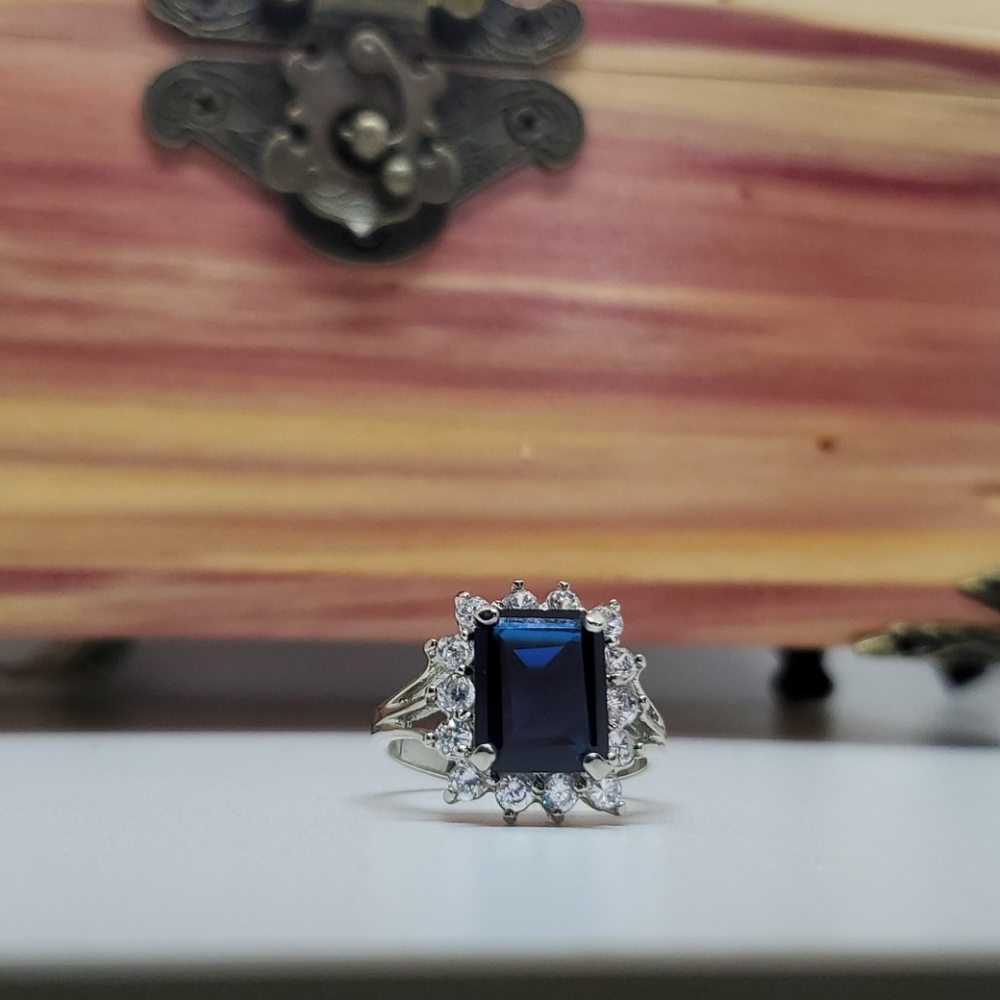 Sapphire Ring - Picture 5 of 5